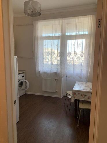 Uzunmüddətli kirayə mənzillər: Yasamalda midada 12 mertebeli binanın 10-cü mərtəbəsində yerləşən — 8