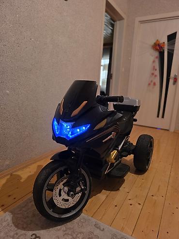 uşaq mawinlari: Uşaq elektrik motosikleti – 3 təkərli, sport dizayn. Çox az istifade — 1