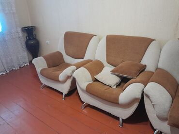 işlenmiş divan: Divan kresloları ilə birlikdə(işlənmiş)150 azn satılı