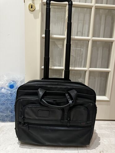 прогулочные коляски geoby c409: Tumi brendinin el cemodani, cox cibli, cox rahat modeldir