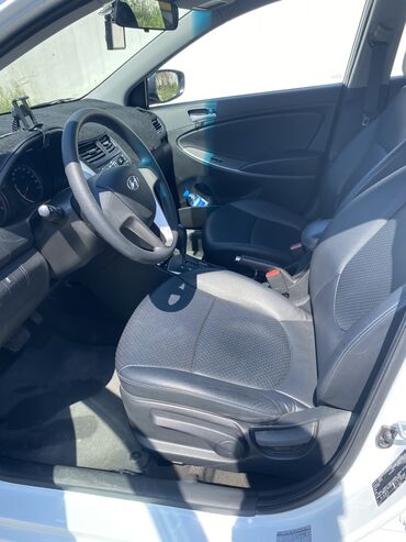 Hyundai: Hyundai Accent: 1.4 l | 2016 il Sedan — 12