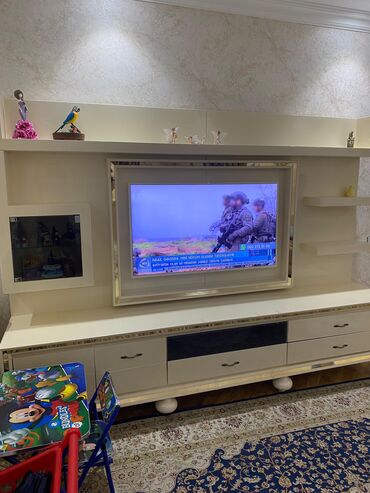 Divan və masa dəstləri: İşlənmiş, Künc Tv altlığı, Polkalı, Taxtalı, Azərbaycan