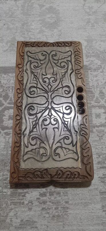 Nərdlər: Bu, təbii ağacdan hazırlanmış, əl işi nard taxtasıdır. Taxtanın səthi -da lalafo.az — 7 Nərdlər: Bu, təbii ağacdan hazırlanmış, əl işi nard taxtasıdır. Taxtanın səthi — 7