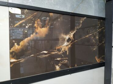 Dekorativ daşlar: Böyük ölçülü dekorativ keramika plitə – “onyx” effektli. - Rəng və