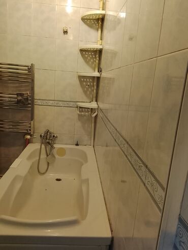 Həyət evləri və villaların satışı: Satılır/icarəyə verilir: həyət evi və ayrıca qaraj/ustaxana sahəsi — 3