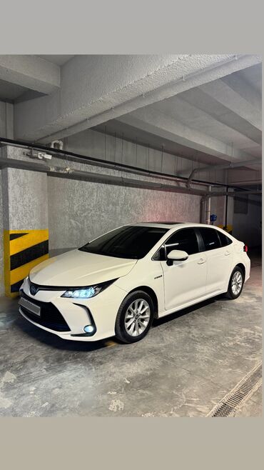 Toyota Corolla: 2020 г., 1.8 л, Гибрид, Седан
