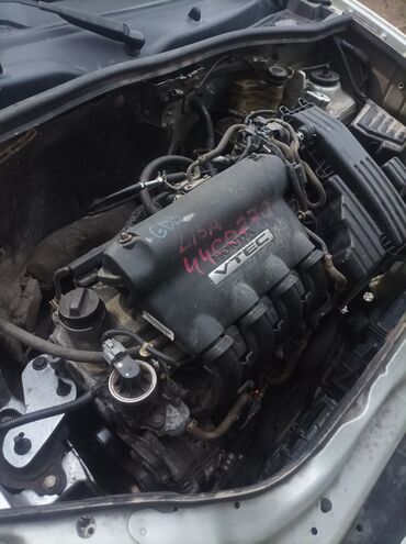 Honda: Honda Fit: 2004 г., Бензин — 4