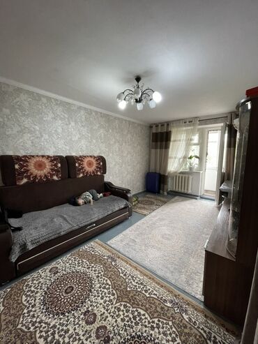продаю 1ком квартиру: 1 бөлмө, 33 кв. м, 104-серия, 4 кабат, Косметикалык ремонт
