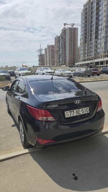 Hyundai Accent: 1.4 l | 2015 il Sedan