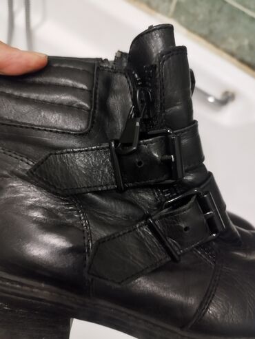 Botinka və botilyonlar: Guess, Ölçü: 37.5, rəng - Qara, İşlənmiş -da lalafo.az — 4 Botinka və botilyonlar: Guess, Ölçü: 37.5, rəng - Qara, İşlənmiş — 4