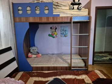 Детские двухъярусные кровати: Для девочки и мальчика, Б/у, Кровать, С матрасом, Без выдвижных ящиков, ДСП