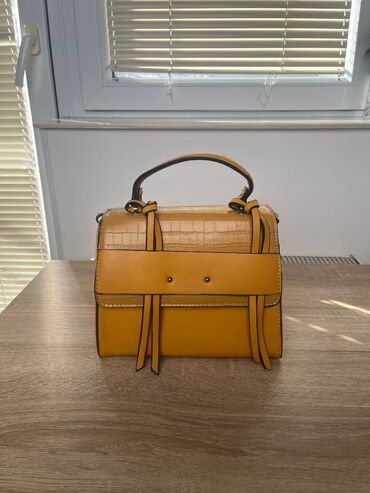 fendi torbe cene: Elegant purse, Material: Faux leather