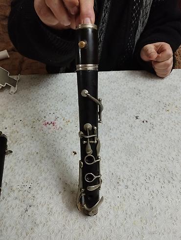 Klarnetlər: A Klarnet ( 4 açqi ) taxta Təsvir: - Qara korpus, metal klapan və — 6