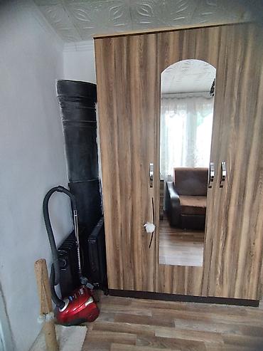 Продажа полдома: Продаю дом барачного типа,дом на три хозяина,у всех раздельные — 20