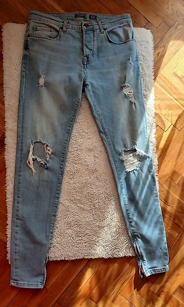 nepromocive torbe: Farmerke pull&bear vel.L
Poluobim struka 40-46
Duzina 104 — 1