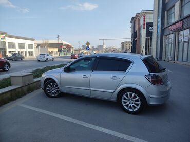 opel zafira b: Opel Astra: 1.4 l | 2005 il | 255000 km Hetçbek