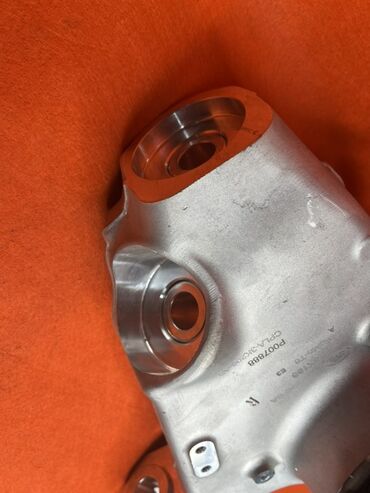 Ступицы: Передняя правая Ступица Land Rover Новый, Оригинал — 7