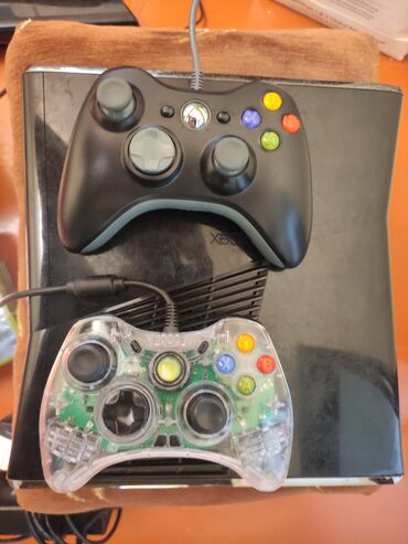 joystick satilir: Xbox 360 Yaddashi 250 GB + 2 Joystick tep tezedi heresine ayrica 100