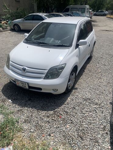 Toyota: Toyota ist: 2004 г., 1.5 л, Автомат, Бензин, Хэтчбэк
