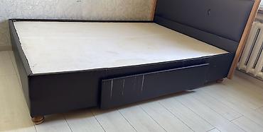 bed sheets: Двуспальная кровать с мягким изголовьем и выдвижным ящиком для — 2