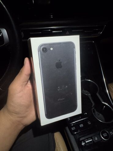 Apple iPhone: IPhone 7, Новый, 128 ГБ, Black Titanium, Наушники, Зарядное устройство, Защитное стекло, 100 %