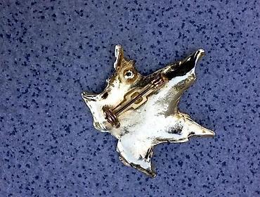 Broševi: Četiri stara broša. Cena za komad 1. FM broš Stari broš. Stilizovana — 5