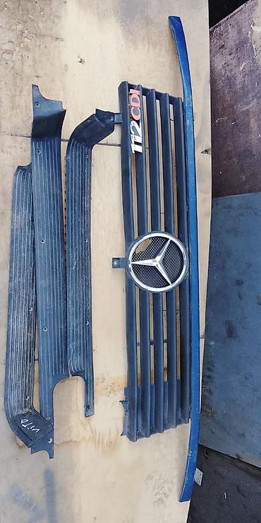 uni v: Решетка радиатора Mercedes-Benz 2000 г., Б/у, Оригинал — 1