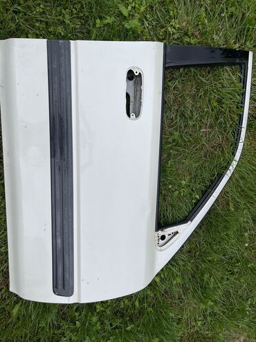туманник срв: Передняя правая дверь Honda 2000 г., Б/у, цвет - Белый,Оригинал