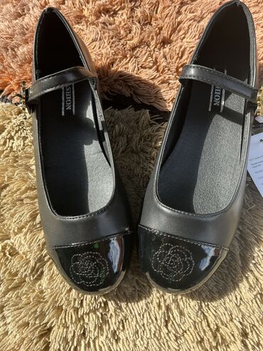 оригинальная обувь: Балетки в стиле Мэри джейн,сделаны под Chanel.Покупали в Алматы в