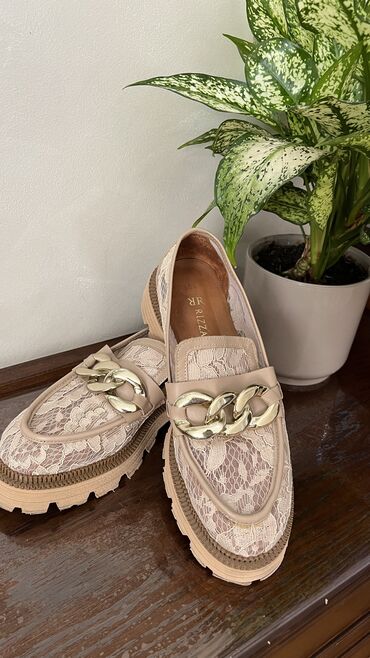 puma обувь: Продаю летние лоферы из кружева от фирмы RIZZANO Очень стильные и