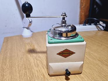 mini disk: Stari ručni mlin GESCHMIEDETES – nemačka proizvodnja - Tip: ručni — 1
