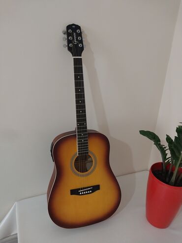 гитара 39: Срочно продаётся электро-акустическая гитара 41 размер видеальном