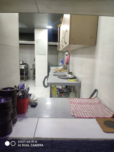 Kommersiya daşınmaz əmlakının satışı: Xırdalanda Ümumi sahəsi 800 kvm 4 mətəbəli obyekt satılır. Hazırda — 10