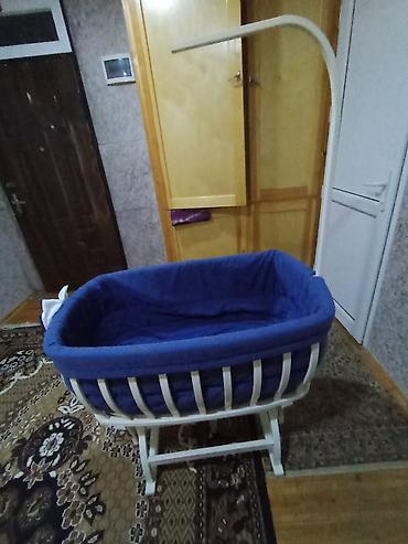 Beşiklər: Oğlan və qız üçün, İşlənmiş, Beşik, Dəst ilə, Matras ilə, Yellənmə mexanizmi ilə — 1