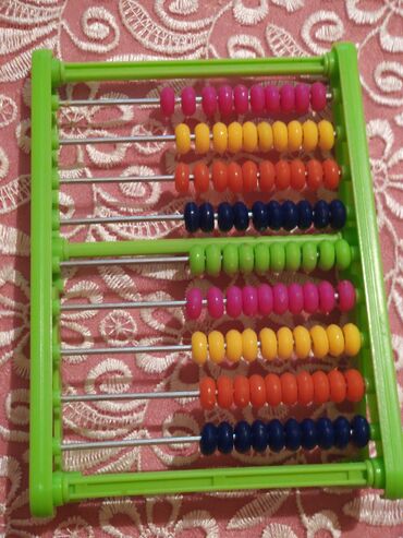 Oyuncaqlar: Yaşıl çərçivəli, rəngli muncuqları olan hesablama lövhəsi. Müxtəlif — 12