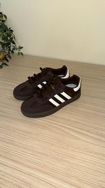 adidas velo: Məhsul: Unisex idman ayaqqabısı – qəhvəyi rəng Model ilhamı: “Samba” — 2