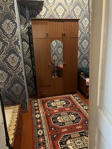 2 m: Kirayə üçün 2 otaqlı mənzil (mebellə) - Otaqlar: 2 ayrı otaq, dəhliz — 1