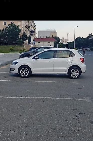 opel ehtiyat hisseleri: Volkswagen Polo, ağ rəng, 5 qapılı hetçbek. Mühərrik və ötürmə: - — 4