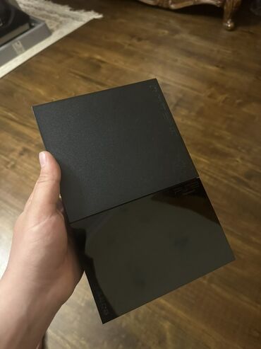 2 х этажная кровать: Sony PlayStation 2 oyun konsolu, orijinal qara rəngdə təqdim olunur