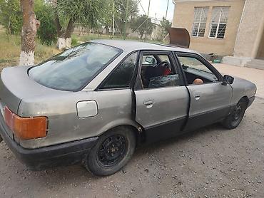 салон машины: Audi 80: 1987 г., Механика, Бензин, Седан — 2
