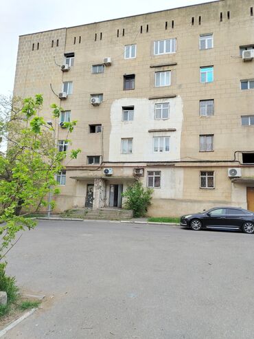 neftcilər ev: Mənzil – çoxmərtəbəli daş binada - Plan: ayrıca otaq, mətbəx, sanitar