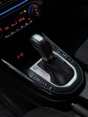 коврик бу: Kia K3: 2019 г., 1.6 л, Вариатор, Бензин, Седан — 6
