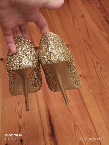 Tuflilər: Qadın ayaqqabıları – 2 cüt 1) Qırmızı klassik tufli - Material: zamşa — 24