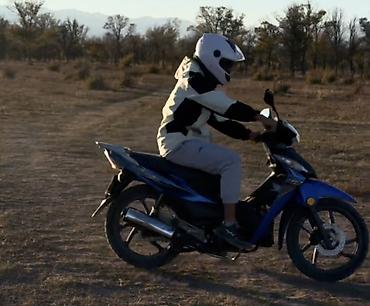 двигатель генератора: Honda Winner 125 (подкапотный «кап»/куб) — городской мопед с ручной — 4