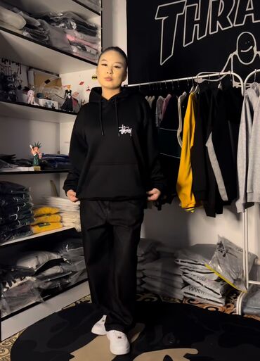 футболка от stussy: Худи стуси