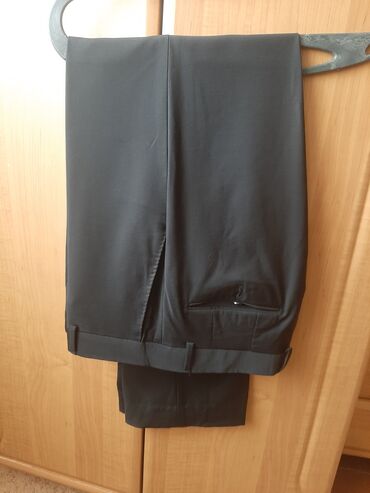 Мужская одежда: Брюки XL (EU 42), цвет - Черный