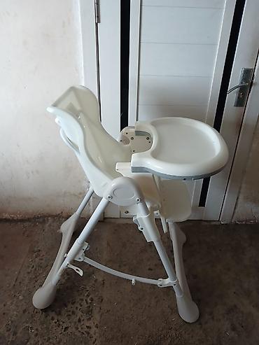 Yemək masaları, oturacaqları: Uşaq yemək stulu - Rəng: ağ - Material: möhkəm plastik və metal — 1