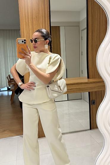 Kompleti: ✅Ženski dvodelni komplet – elegantna bluza i pantalone ✅3000 din S M — 14