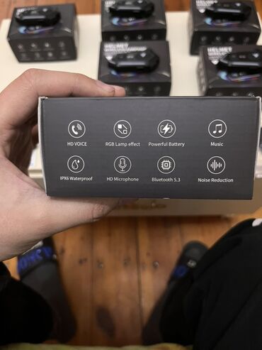 Qulaqcıqlar: Motosiklet dəbilqəsi üçün Y20 Wireless Earphone Xüsusiyyətlər: - — 6