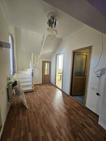 Həyət evləri və villaların satışı: 3 otaqlı, 100 kv. m, Orta təmir — 10